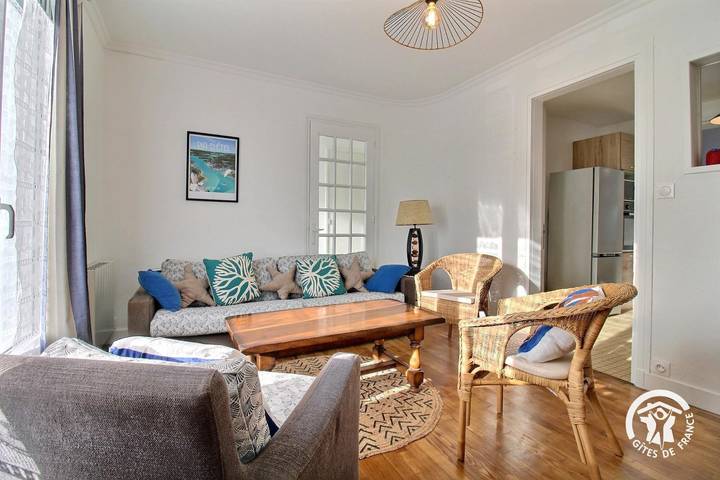 Gîte pour 6 personnes, avec piscine ainsi que jardin et terrasse - 1