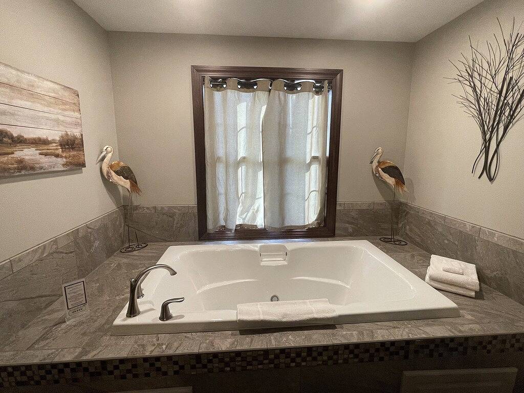 Cozy Cottage With Pool Table & Seasonal Pool in Holmes County