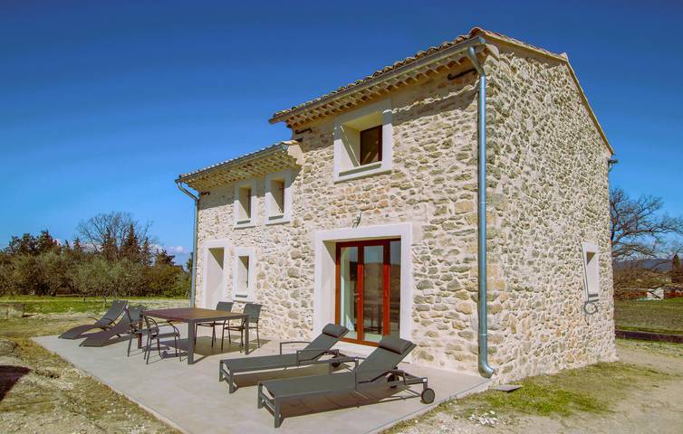 Location de vacances pour 6 personnes, avec terrasse et jardin à Mazan - 2