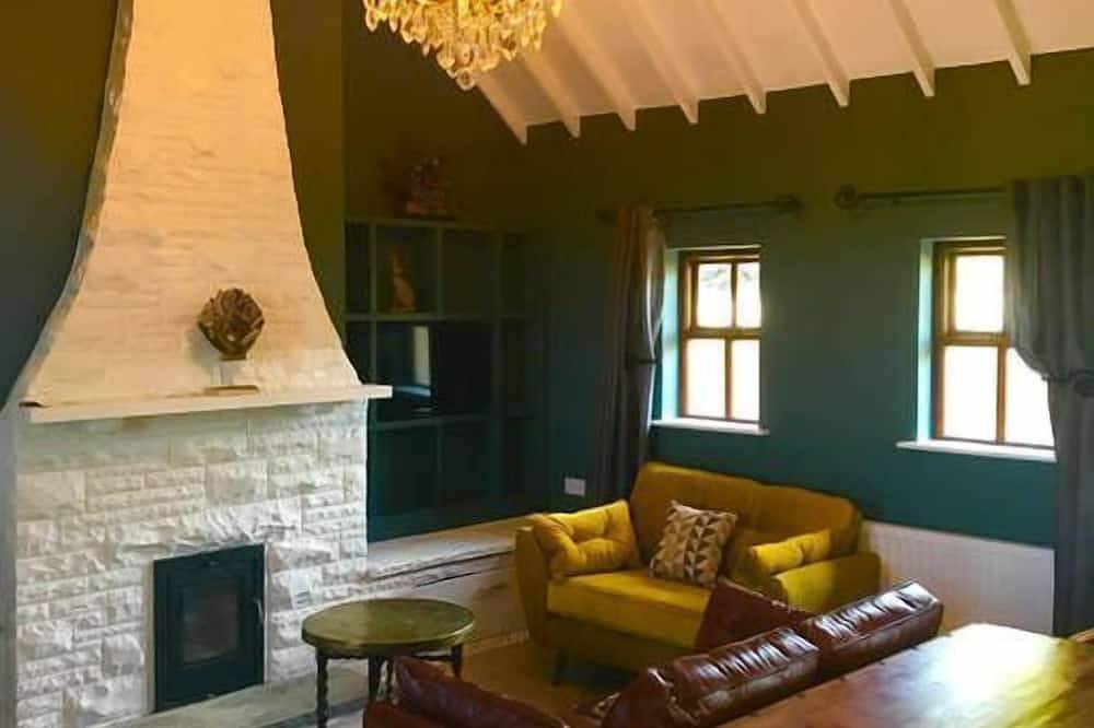 Authentic Thatched Cottage with great views near Cliffs of Moher in County Clare