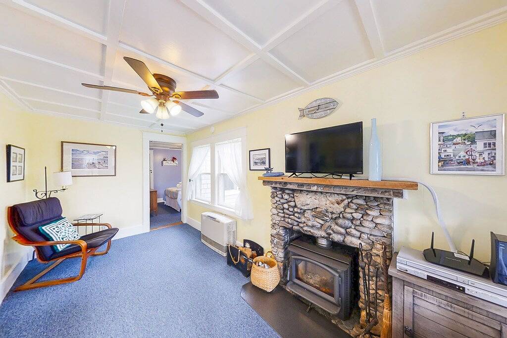 Dog-friendly Fisher Hill home with patio and wood stove - walk to the harbor in Boothbay Harbor, Lincoln County (Maine)