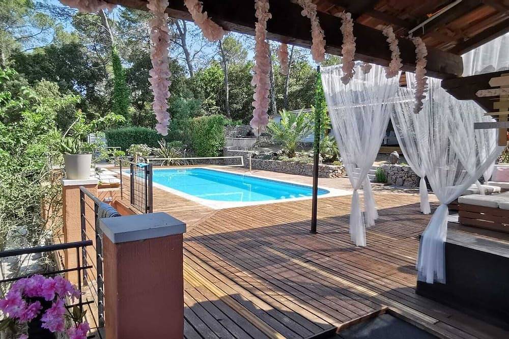 Grande villa de vacances pour les réunions familiales avec piscine chauffée. in Flassans-sur-Issole, Région de Brignoles