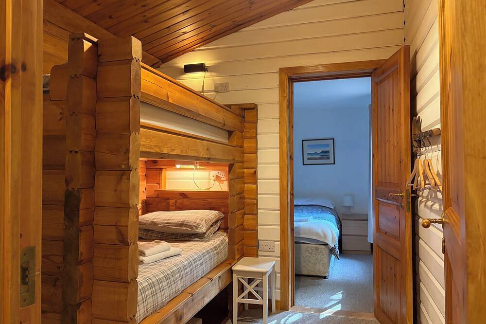 Karelia - Luxury Finnish Log Cabin w/Hot-tub in St. Leonards and St. Ives, Dorset