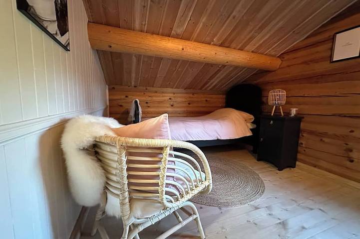 Luxury hillside family home with panoramic views, sauna & hot tub in Tveitvatnet, Åmli