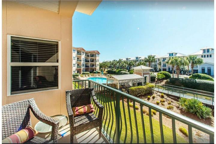 Beach rental for 8 people, with pool and balcony as well as hot tub in Miramar Beach