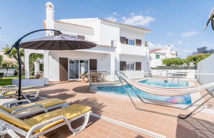Ferienhaus für 8 Personen, mit Balkon und Garten in Albufeira