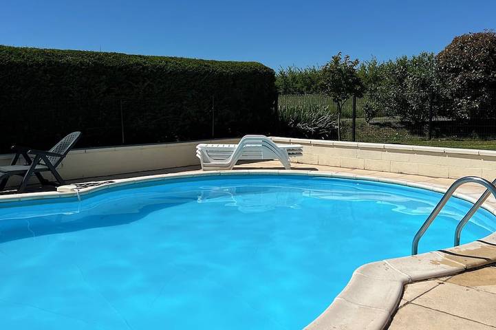 Location de vacances pour 6 personnes, avec terrasse et jardin, animaux acceptés à Saint-Aubin-de-Cadelech