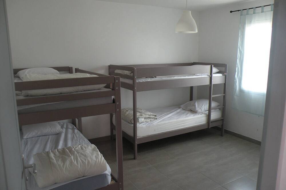 Villa for 10 people with pool and jacuzzi in Saint-Privat-des-Vieux, Cévennes