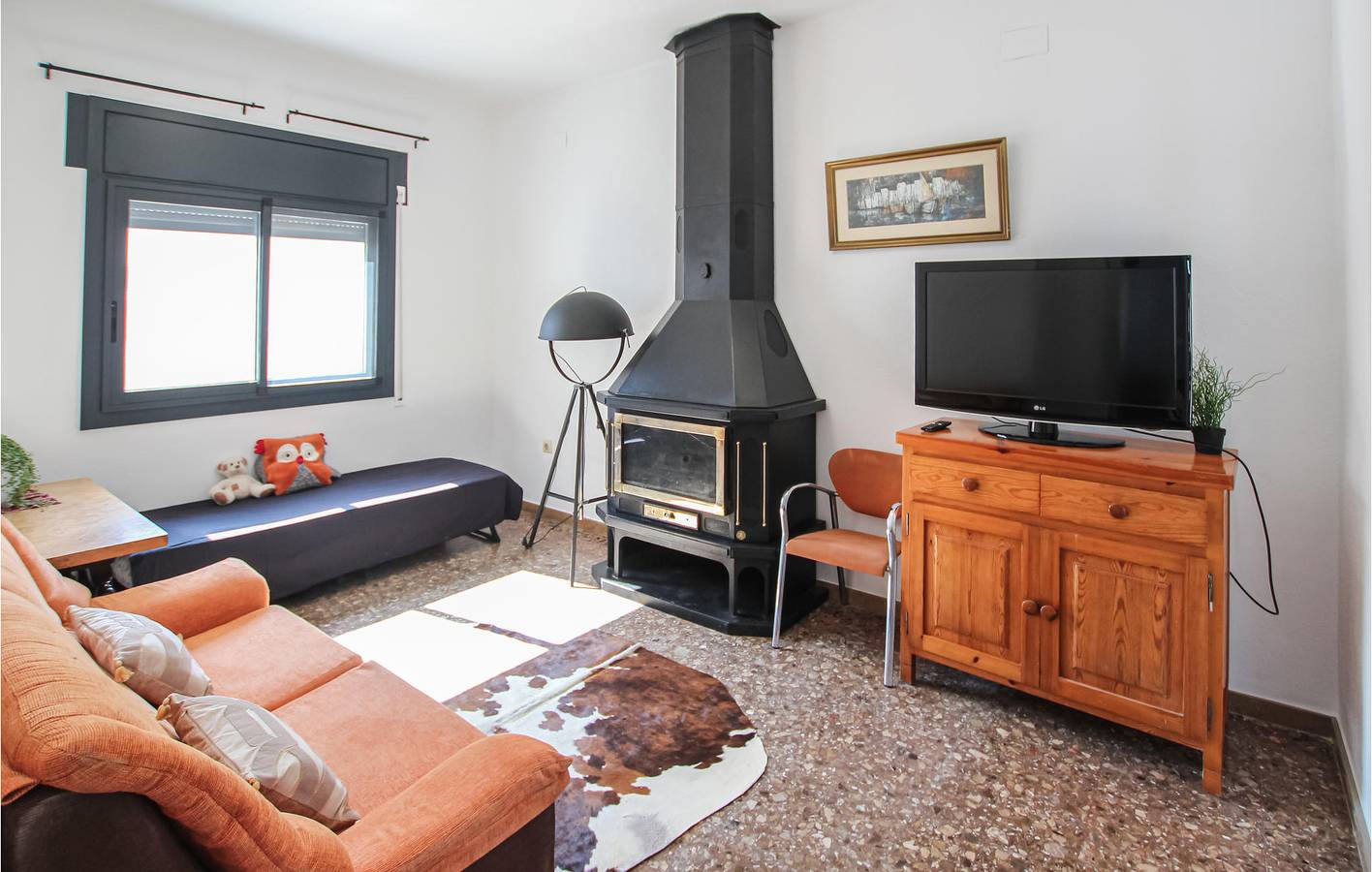Poolside Apartment in Deltebre: Wifi, A/C & Baby Bed in La Cava, Terres de l'Ebre