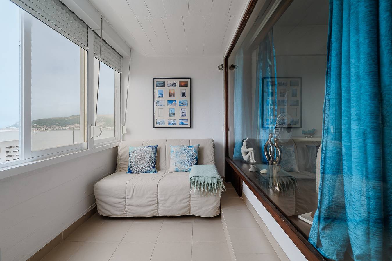 Apartamento entero, Apartamento 'Small By The Beach' con vistas al mar, balcón y Wi-Fi in Praia da Califórnia, Sesimbra
