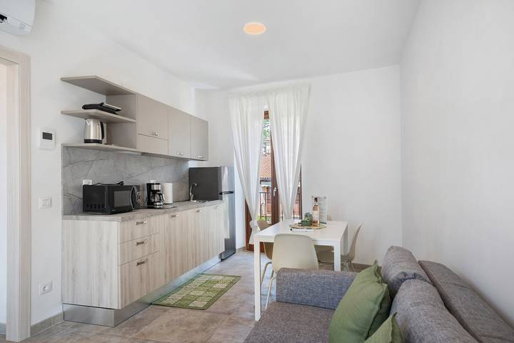 Ganze Wohnung, Ferienwohnung 'Al Casel - Limonaia' mit Seeblick, Wlan und Klimaanlage in Torri del Benaco, Gardasee-Berge