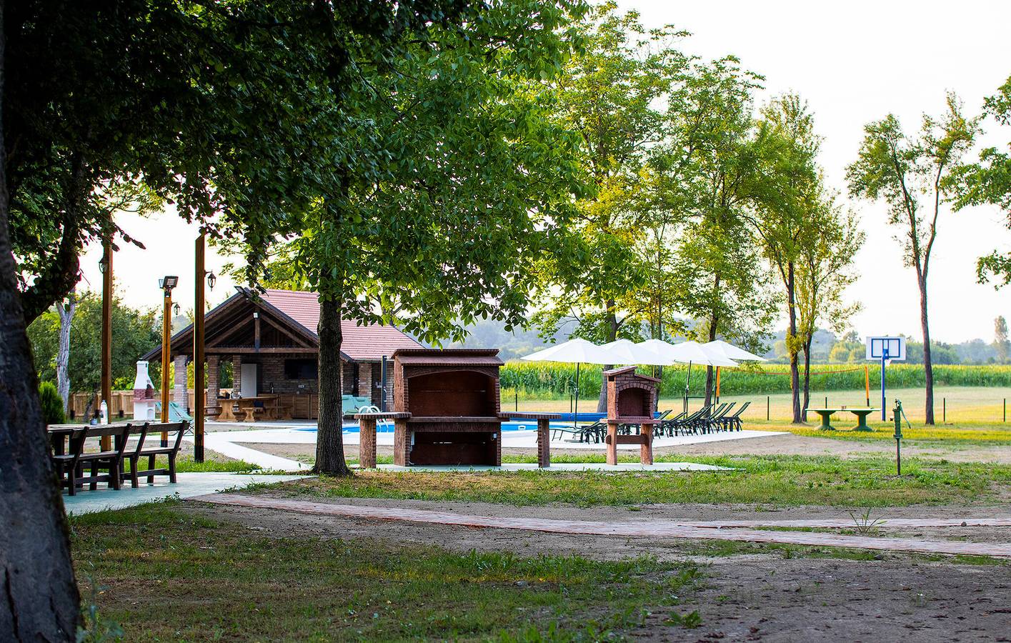Gemütliche 280 m² große Wohnung mit Pool in der Nähe der Save – WLAN und Parkplatz inklusive in Sisak-Moslavina