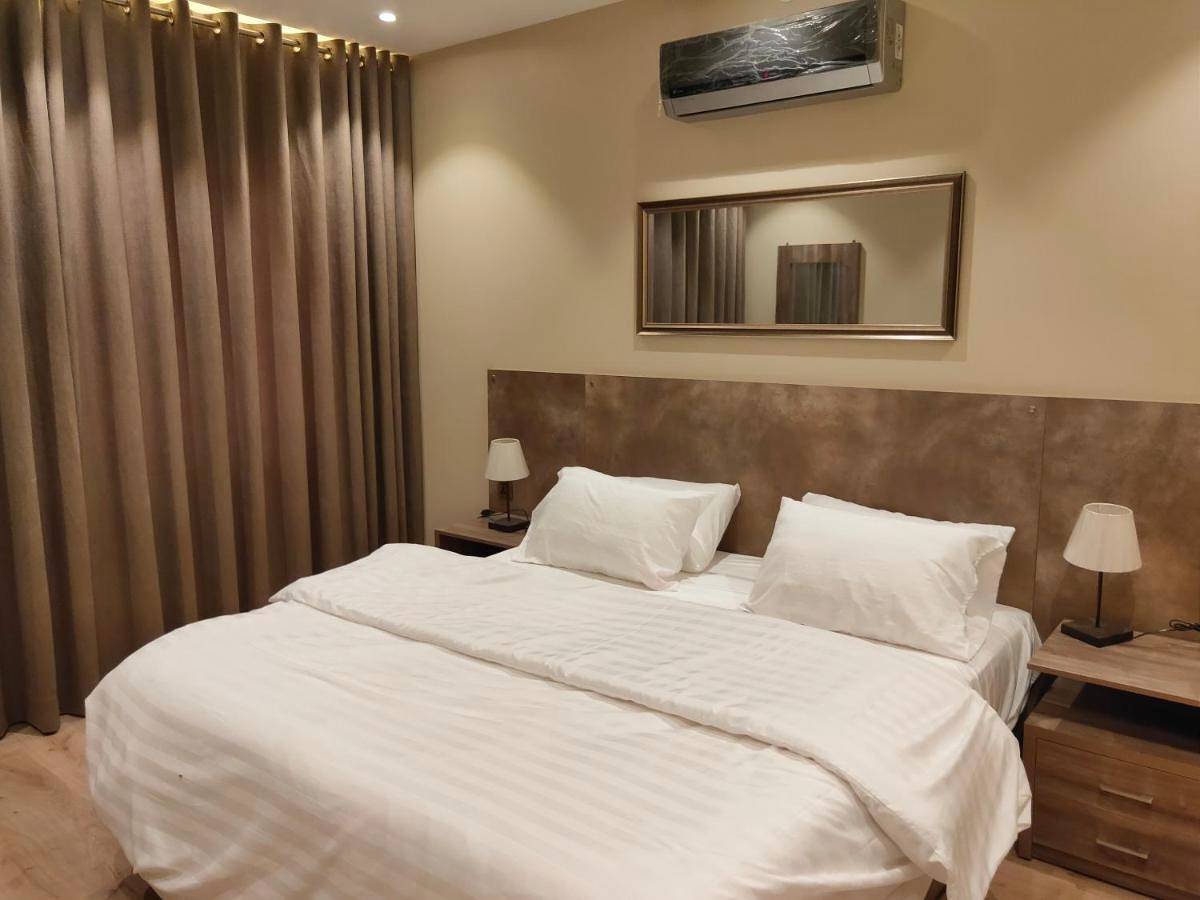 Hotel for 8 people with terrace in Sindh