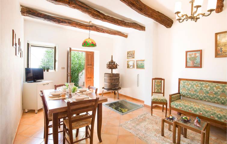 Apartamento con vistas al mar, aparcamiento y cocina - 1,5 km de la playa in Cetraro, Provincia de Cosenza