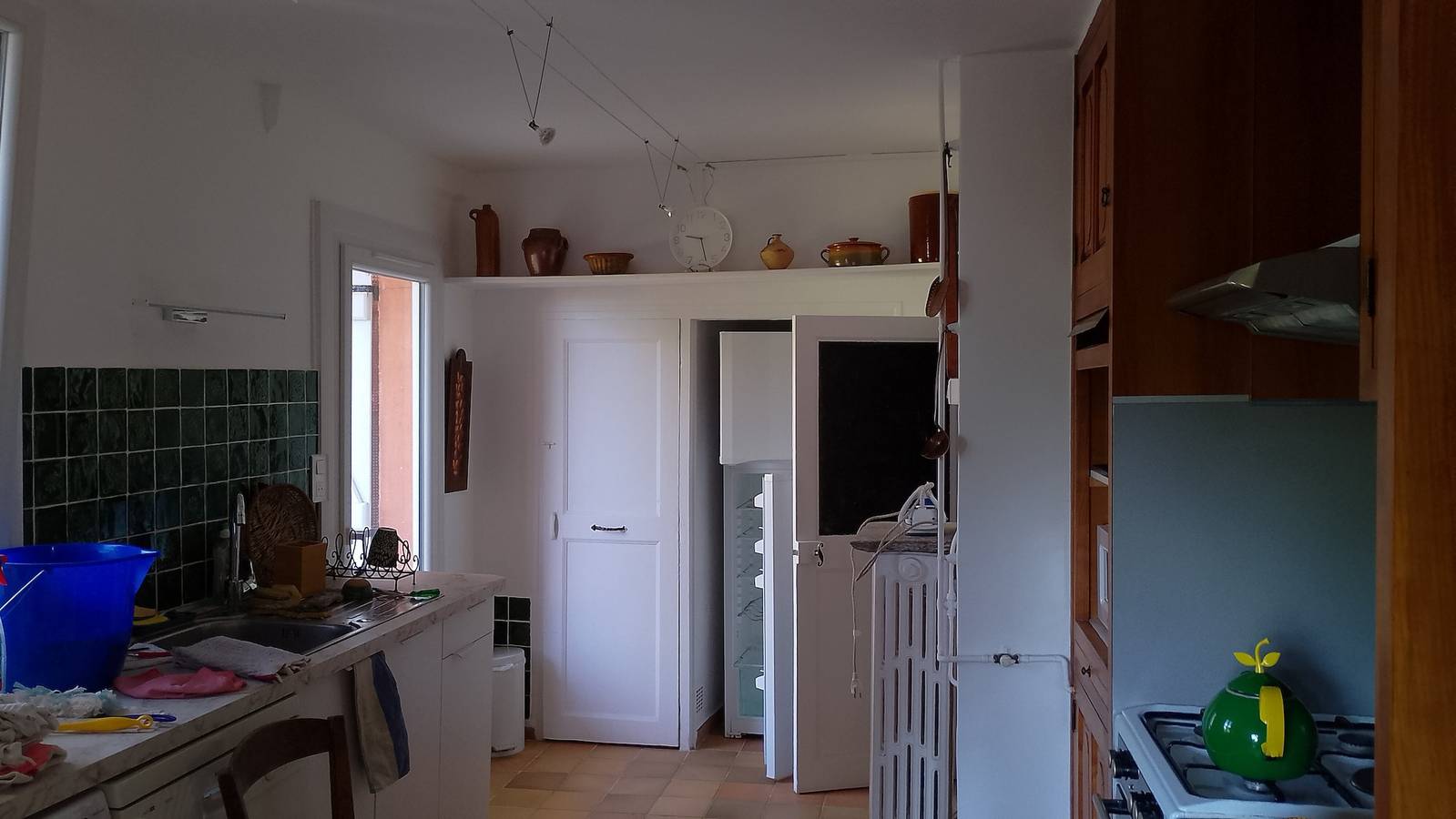 Eine Auszeit in einem Olivenhain in Spéracèdes, Mittelmeerküste (Frankreich)