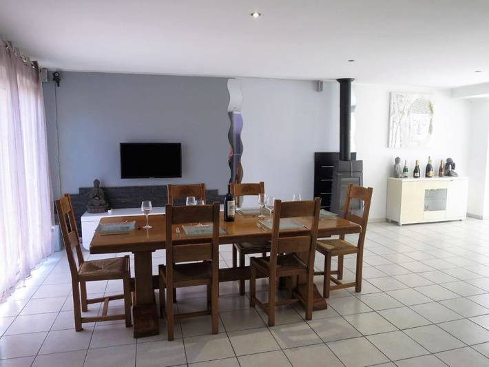 Location de vacances pour 6 personnes, avec piscine ainsi que terrasse et jardin à Civrac-en-Médoc - 3