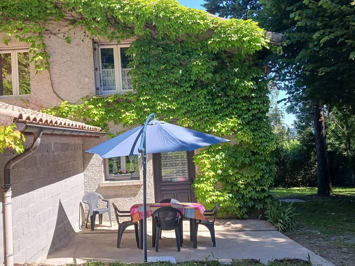 Gîte pour 4 personnes, avec jardin à Villeneuve-de-Marc