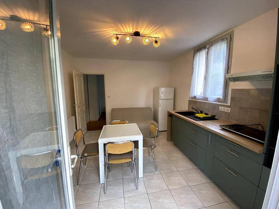 Appartement entier, Logement rénové avec terrasse et vue sur le jardin in Joué-lès-Tours, Région de Tours