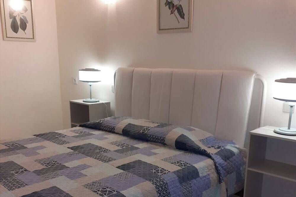 Quentao Red Villa, Quarteira, Algarve in Quarteira, Distrito de Faro