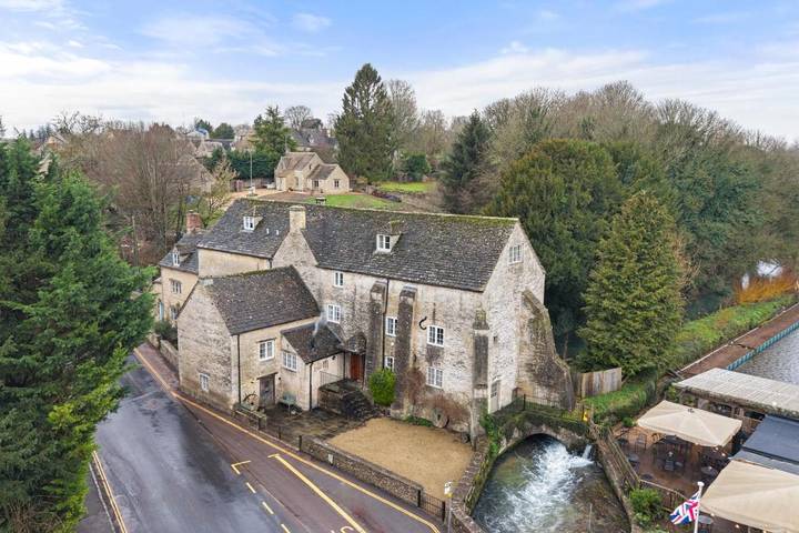 Location de vacances pour 12 personnes, avec Terrasse ainsi que Jardin et Vue à Bibury