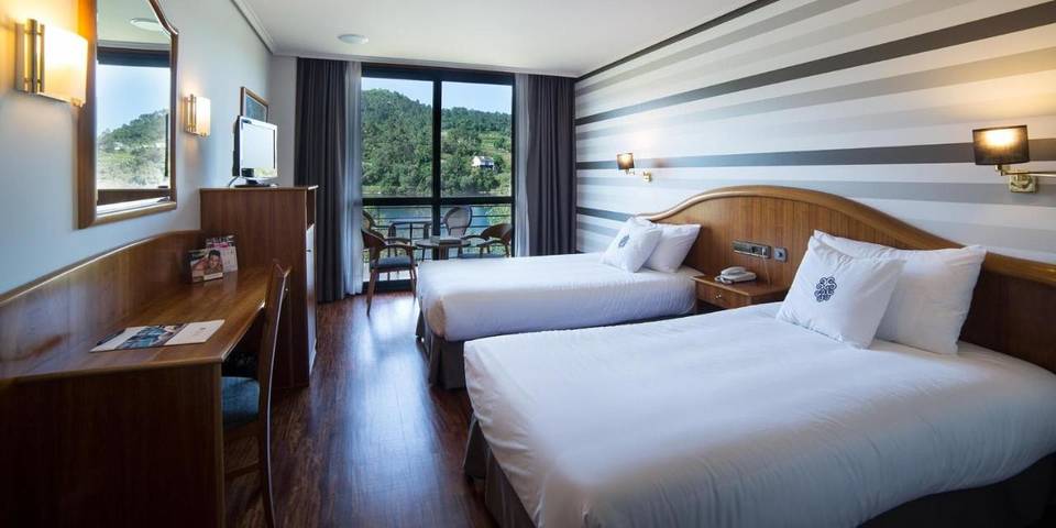 Hotel para 2 personas, con jardín además de jacuzzi y sauna en Galicia - 2