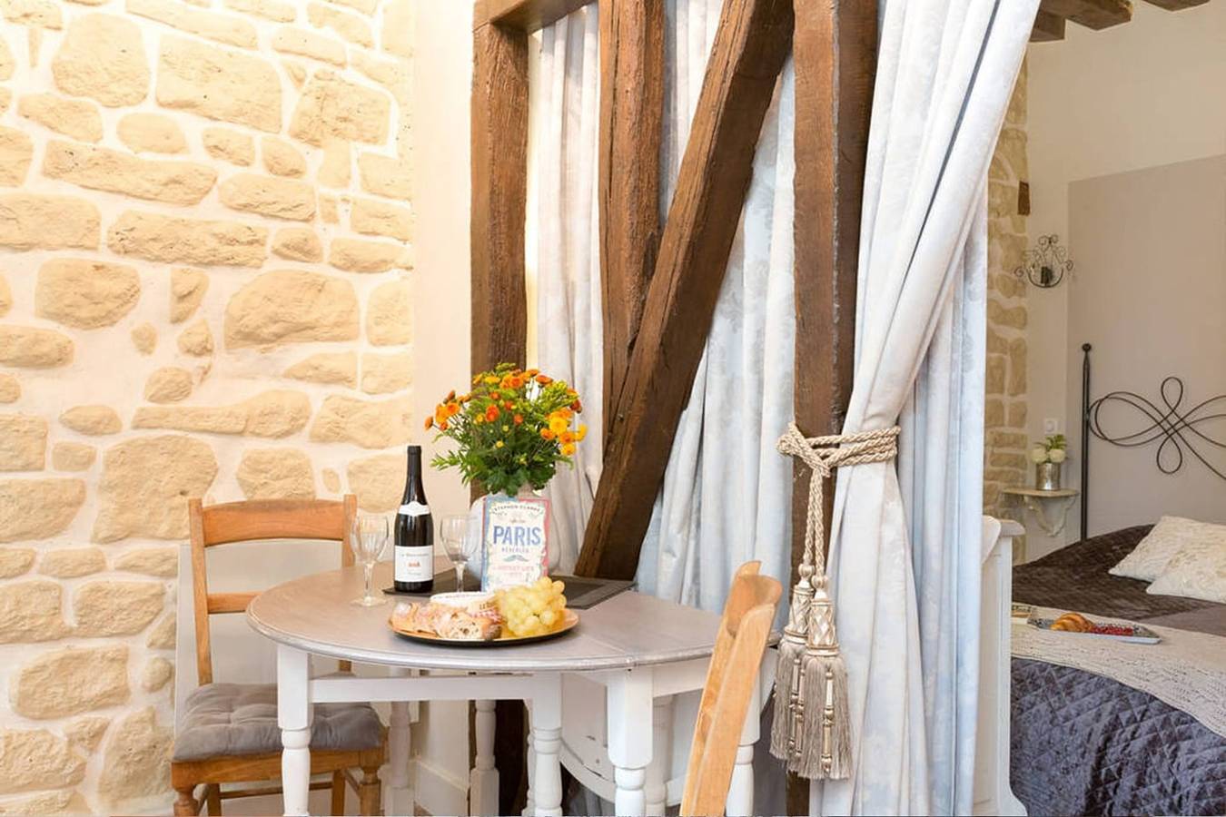 Entire apartment, Le Diamant En Isle - Ile Saint Louis in 4th Arrondissement, Paris