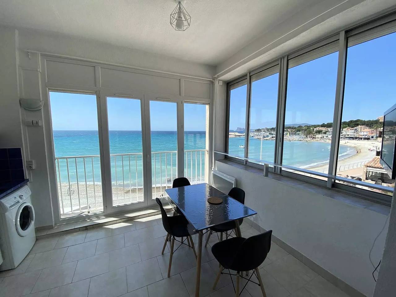 Appartement entier, T2 Panoramique sur la mer à St Cyr Sur mer in Les Lecques, Saint-Cyr-sur-Mer