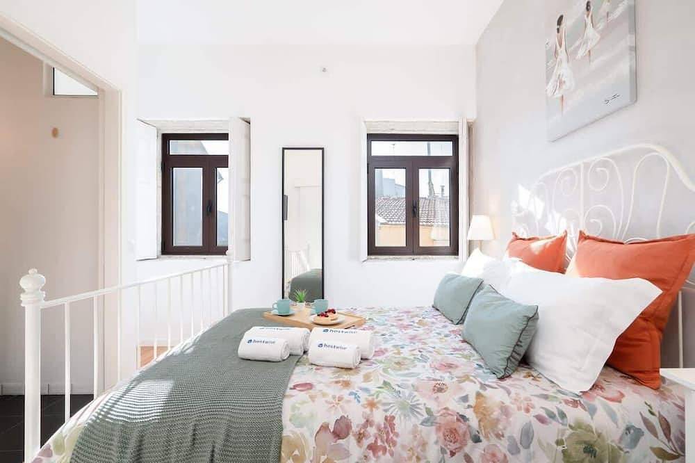 Elegant House w/ Private Terrace in Cedofeita, Porto