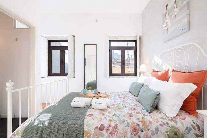 Elegant House w/ Private Terrace in Cedofeita, Porto