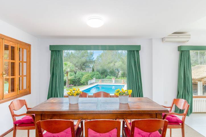 Villa for 6 people, with terrace and yard in Palma