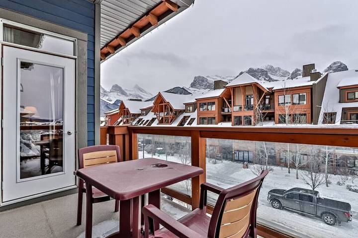 Gîte pour 7 personnes, avec piscine ainsi que jacuzzi et balcon à Canmore