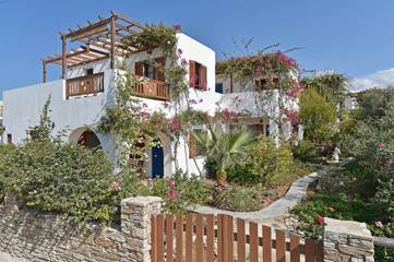 Gîte pour 2 personnes, avec vue et jardin, adapté aux familles dans Antiparos Ville