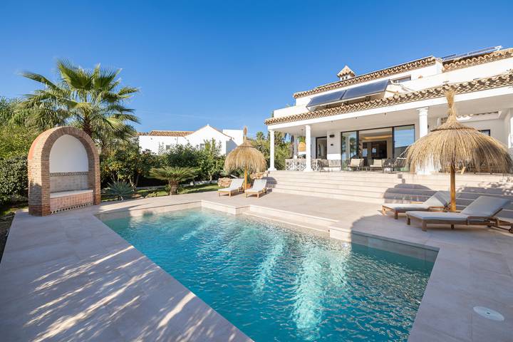 Ferienhaus für 10 Personen, mit Meerblick und Balkon sowie Terrasse und Garten