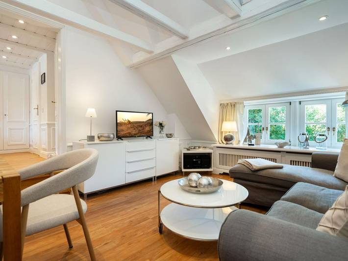 Ganze Ferienwohnung, Kranich - Charmantes 2-Zimmer Obergeschoss App. mit Terrasse, Pkw-Stellplatz, Wlan. in Westerland, Sylt (Gemeinde)