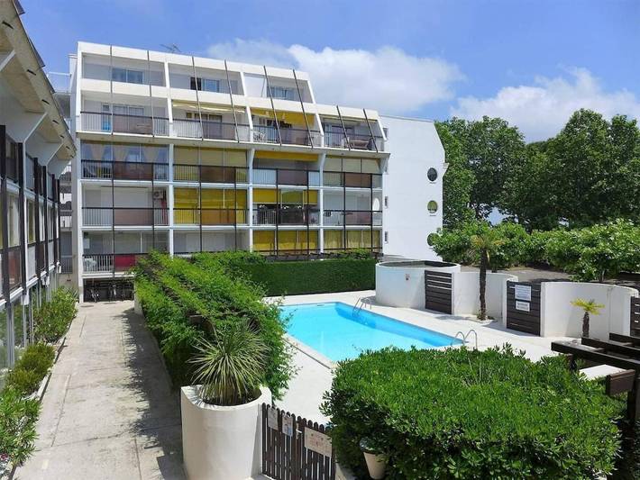 Gîte pour 4 personnes, avec Balcon et Terrasse ainsi que Piscine et Vue dans Port Gregau - 4