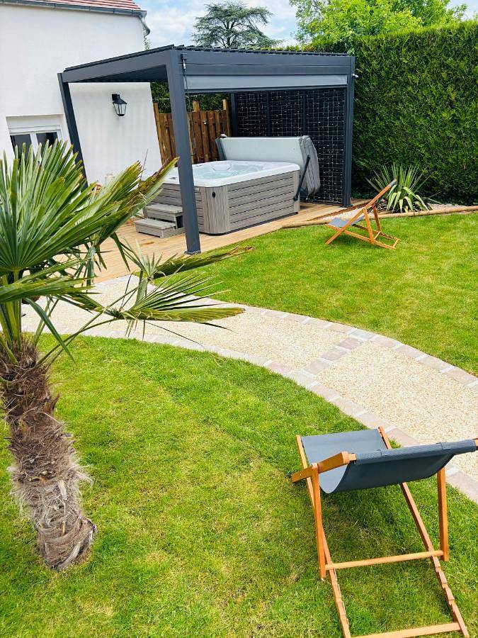 Gîte pour 2 personnes, avec jacuzzi et jardin dans Pamfou