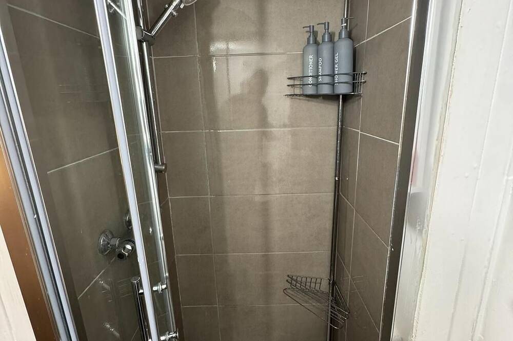 Duplex apartment\n3 Minute drive to Luton Airport in Luton, Chiltern Hills