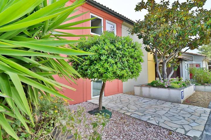 Hôtel pour 2 personnes, avec terrasse ainsi que vue et jardin à La Farlède - 4