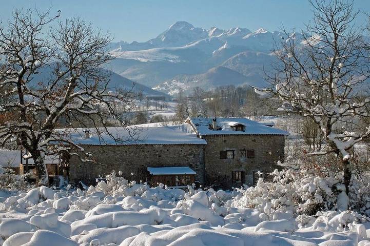 Gîte pour 15 personnes, avec jardin à Montesquieu-Avantès