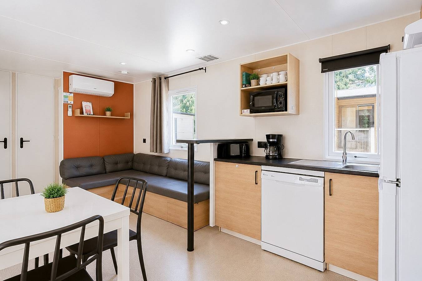 Mobil-home « 6 Personnes » avec piscine partagée, Wi-Fi et climatisation in Carry-le-Rouet, Côte méditerranéenne (France)