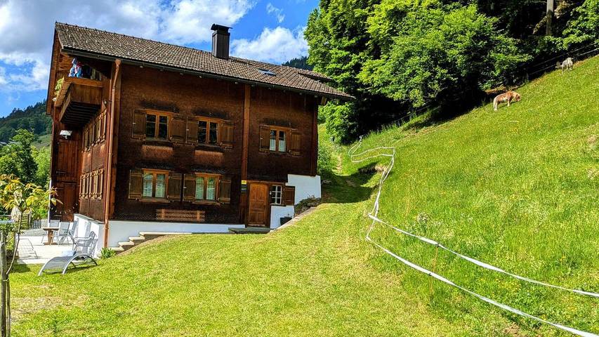 Ferienwohnung für 4 Personen, mit Ausblick und Garten in Bartholomäberg