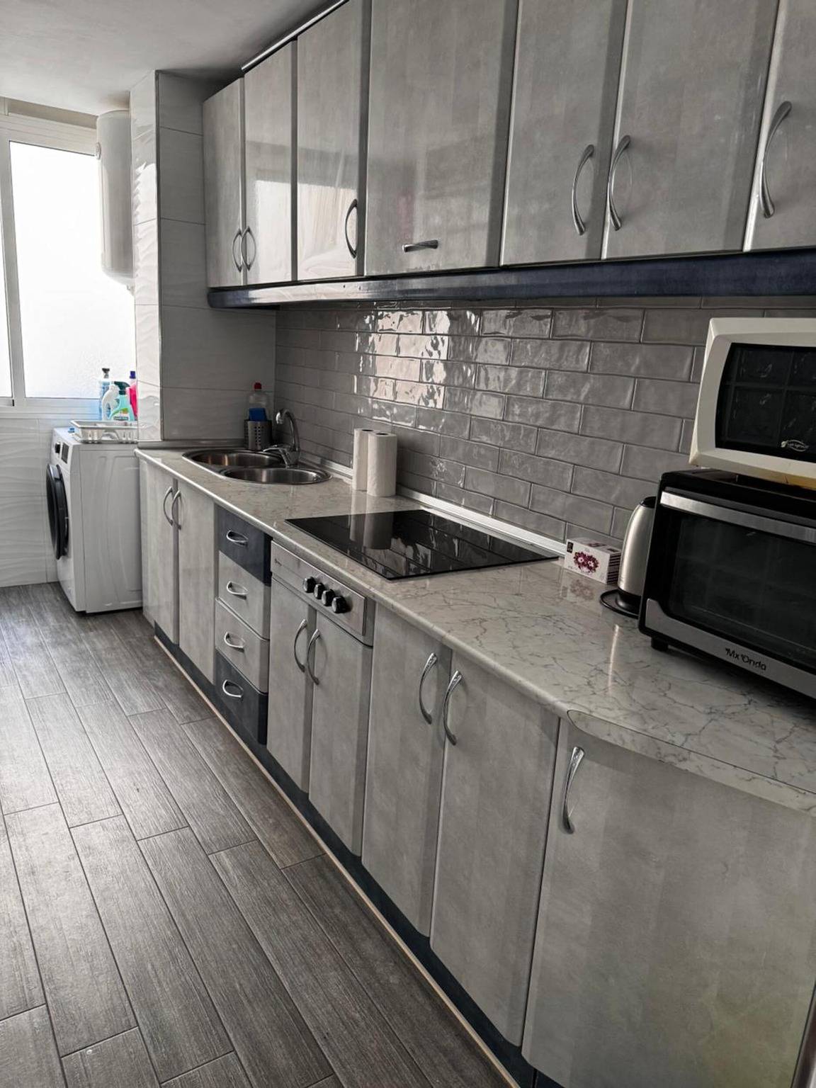 Apartamento entero, Apartamento 'Nueva Málaga House' con Wi-Fi y aire acondicionado in Bailén-Miraflores, Málaga