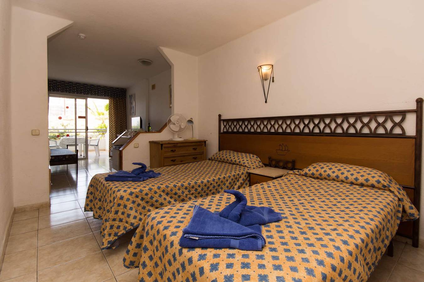 Geheel appartement, Vakantieappartement voor 3 personen met zwembad in Playa Puerto Colón, Adeje