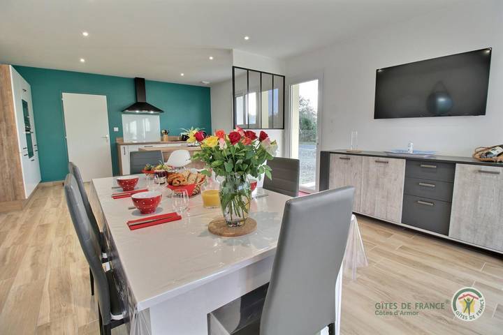 Gîte pour 6 personnes, avec terrasse et jardin dans L Armor - 3