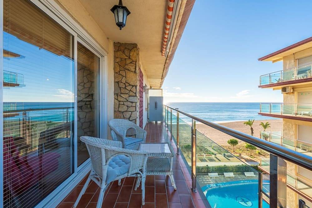 Ganze Wohnung, Apartment with excellent beachfront location in Santa Susanna, Costa del Maresme