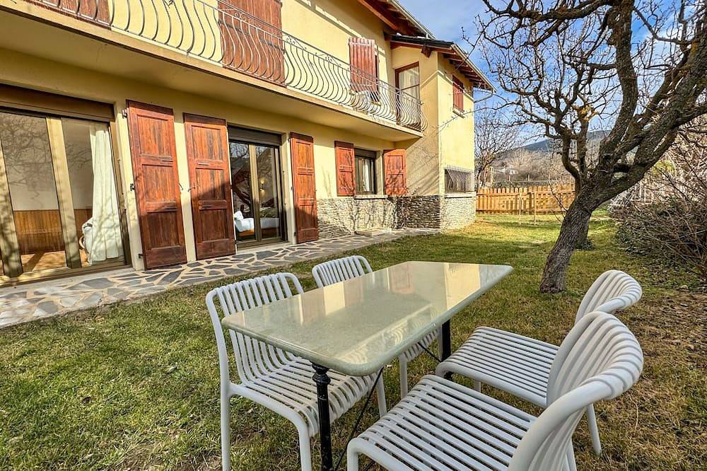 Entire apartment, Le Petit Jardin de Palau in Palau-de-Cerdagne, Prades region