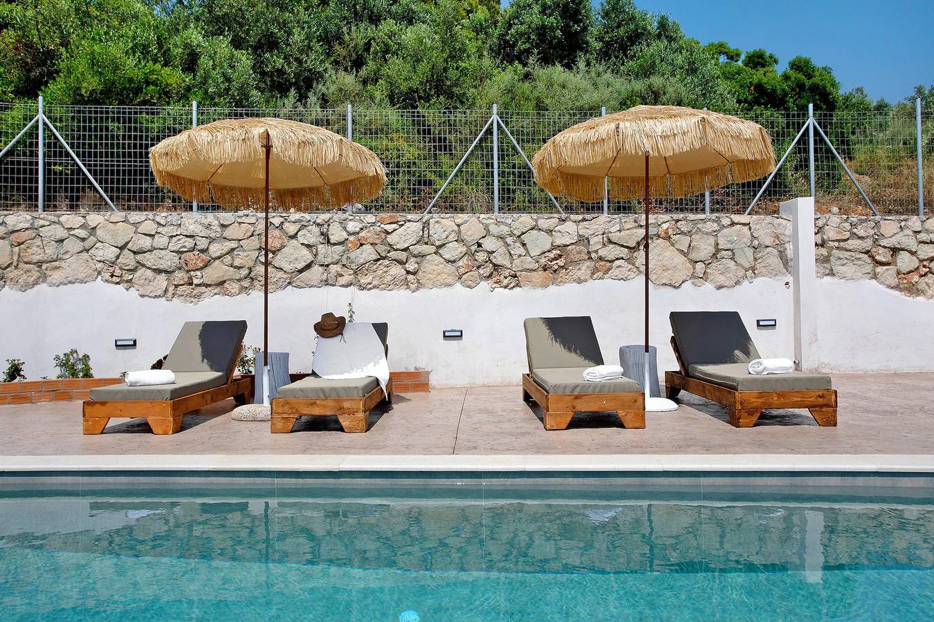 Entire apartment, Apartment 'Christine's House' with Private Pool, Wi-Fi and Air Conditioning in Agalas, Laganas