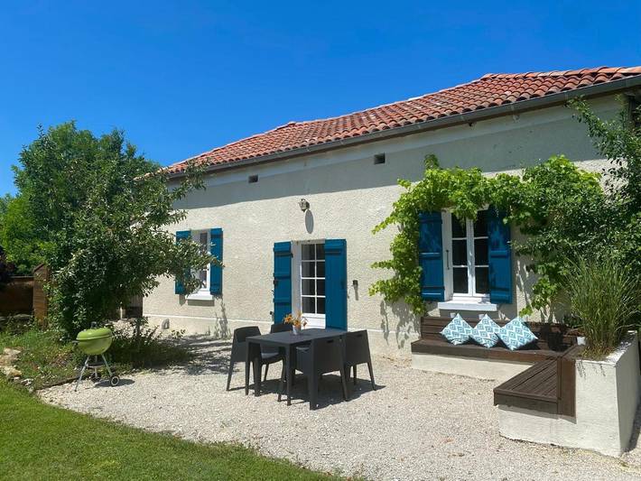 Maison de campagne pour 4 personnes, avec piscine ainsi que vue et jardin à Sorges - 4
