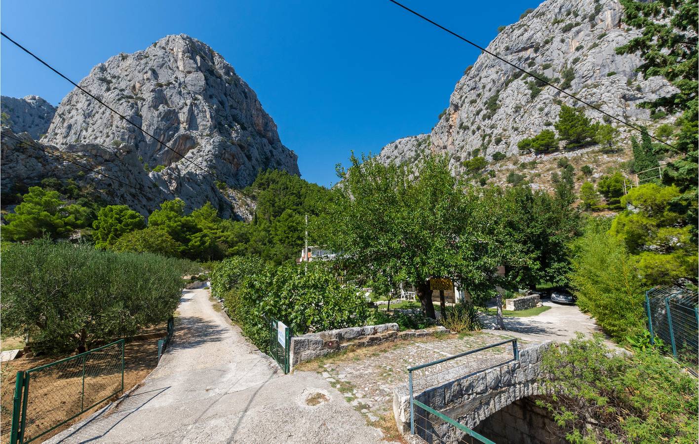 Cały apartament wypoczynkowy, Apartament wakacyjny dla 4 osób z taras in Omiš, Żupania splicko-dalmatyńska