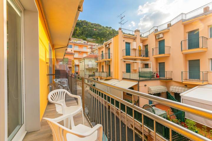 Hôtel pour 2 personnes, avec balcon, adapté aux familles à Laigueglia - 2